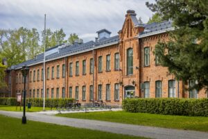 Kuopion kansalaisopisto, Puistokartano, tilauskursseja.