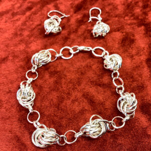 Kuopion kansalaisopisto. Hopeatyö. Kuvituskuva.