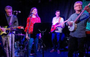 Kuopion kansalaisopisto. Musiikki, bändisoittimet ja laulu. Kuvituskuva.