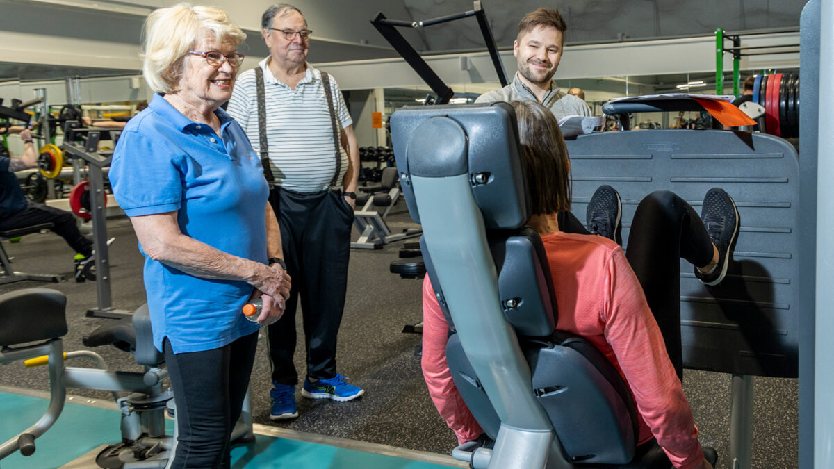 Kuopion-kansalaisopisto-Seniori-kuntosalistartti-helmikuu2026. Kuvituskuva