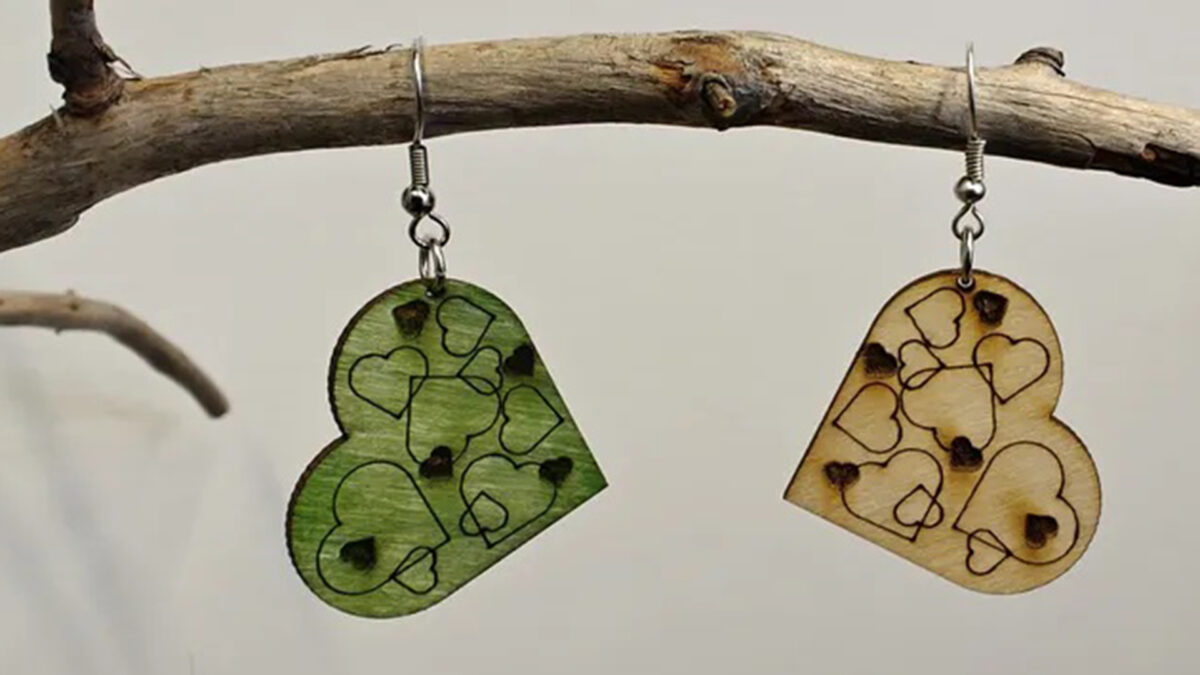 Kuopion kansalaisopisto. Vanerikorut laserilla. Kuvituskuva.