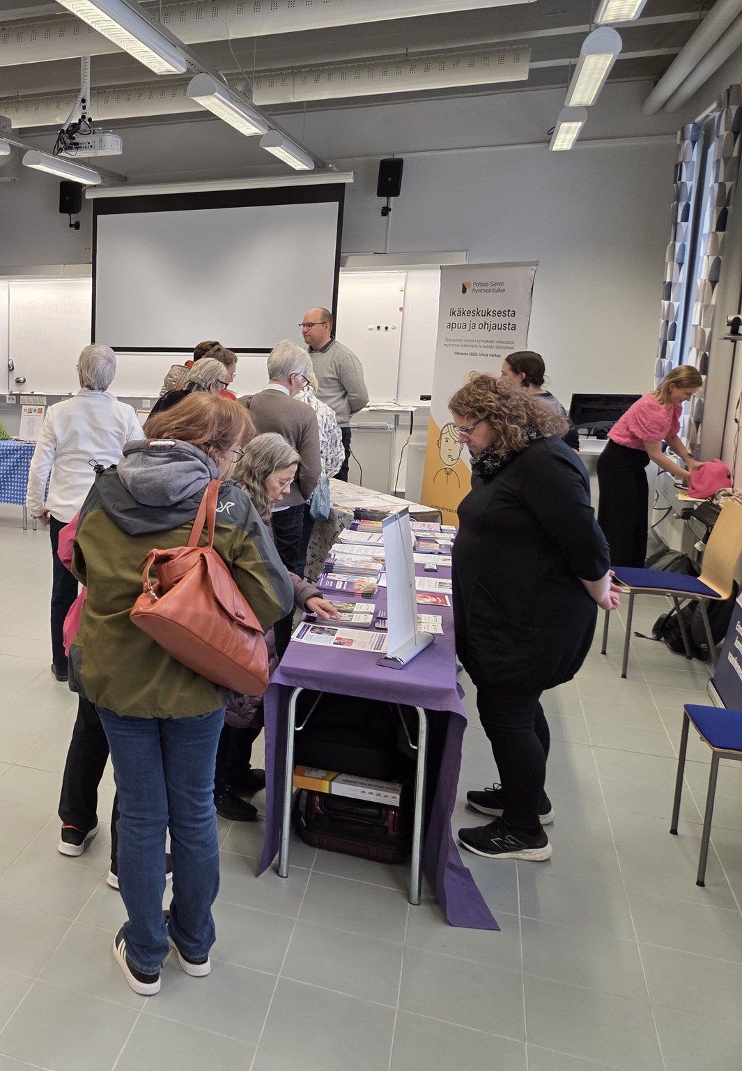 Kuopion kansalaisopisto. Vireyttä mieleen -senioripäivä. Kuvituskuva.