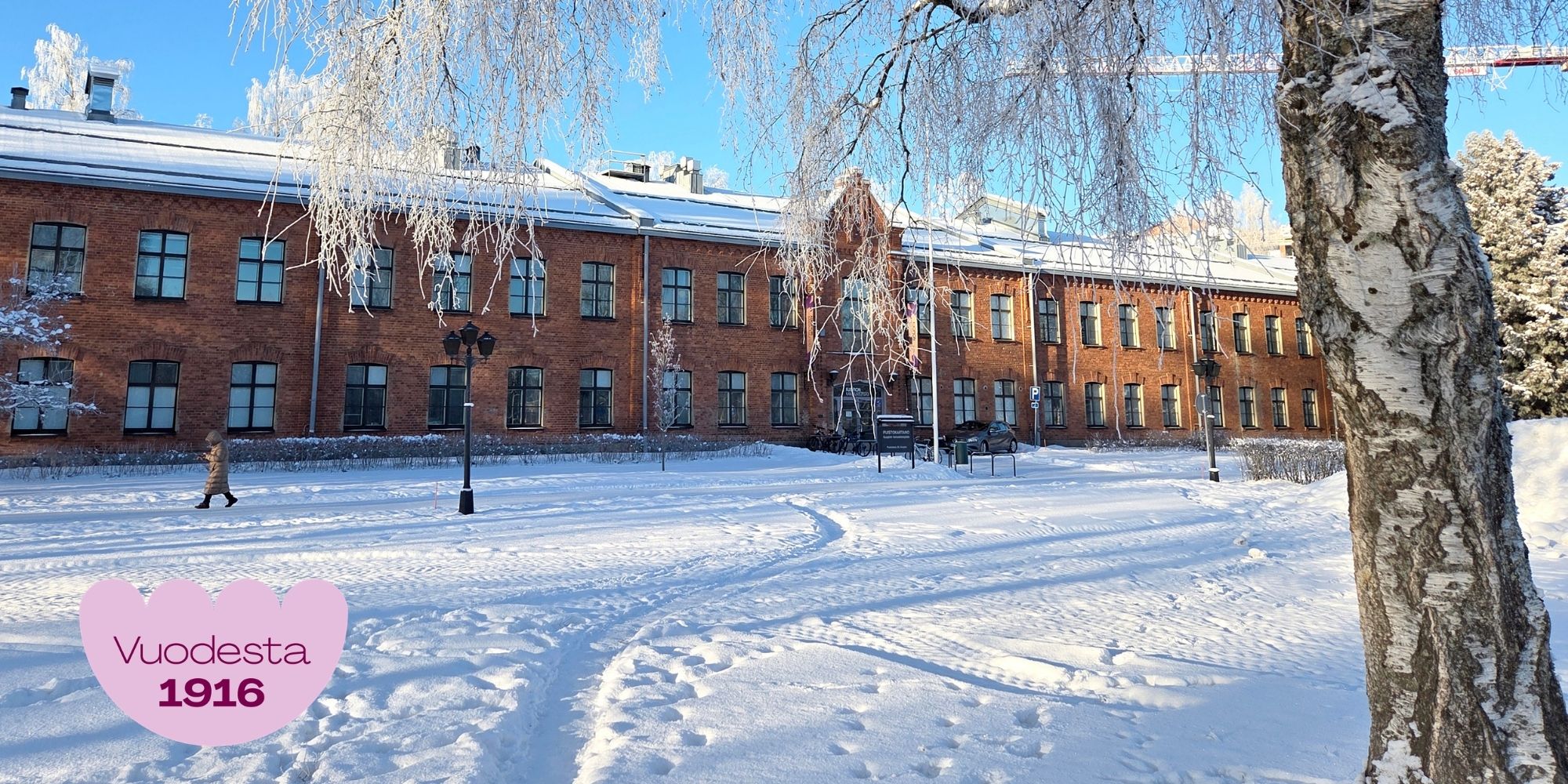 Kuopion kansalaisopisto Puistokartano talvella. Kuvituskuva.